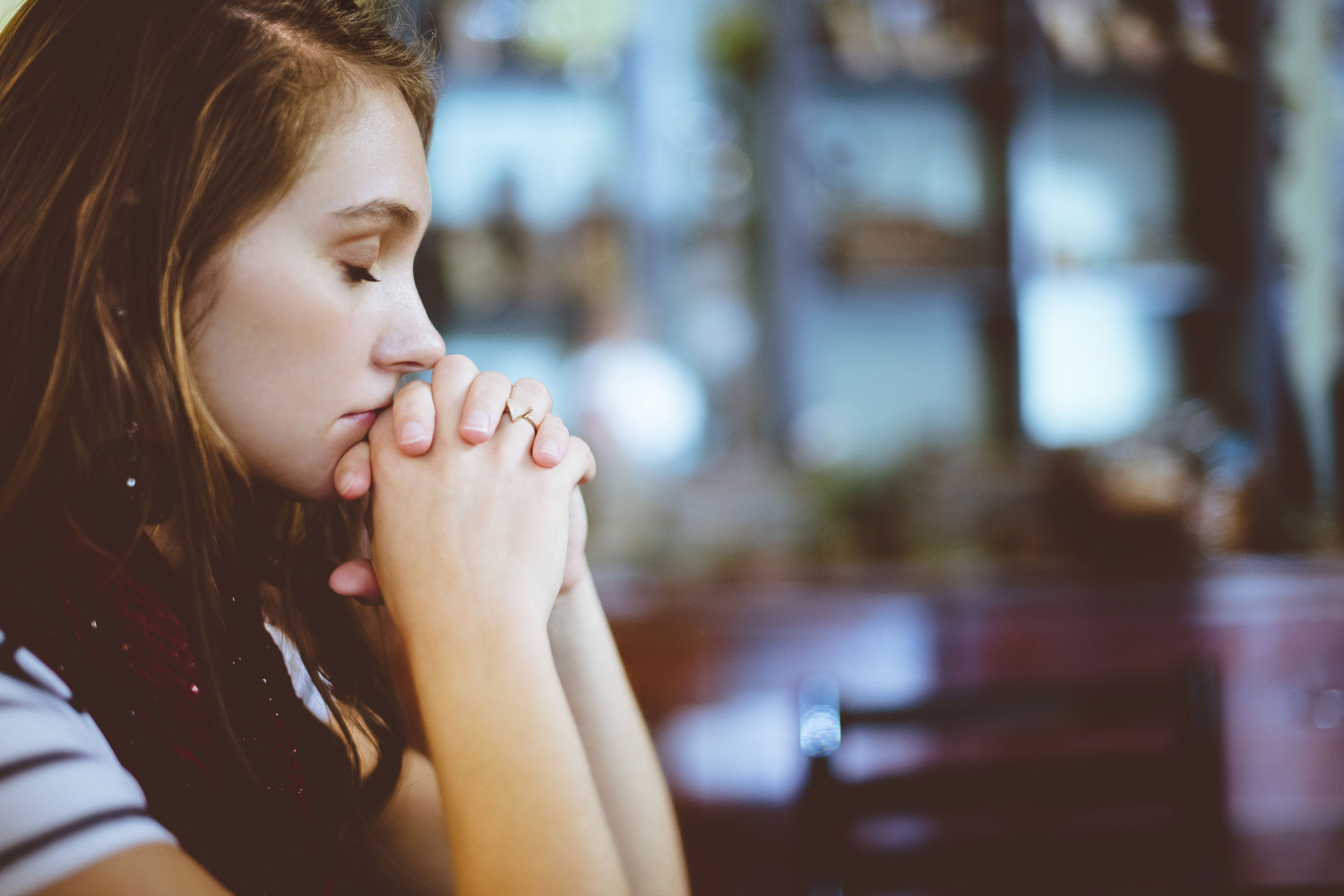 Image of woman praying