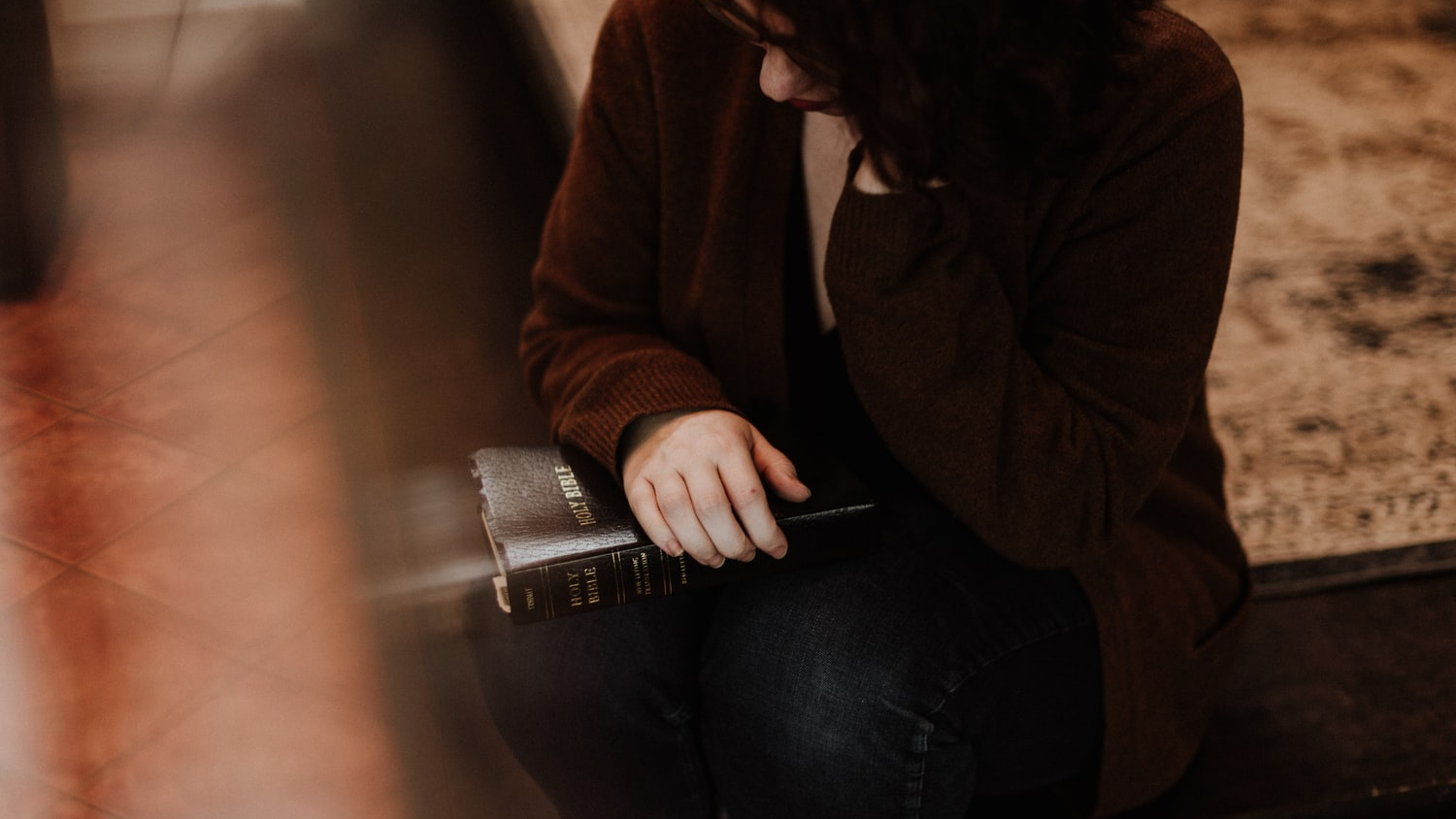 Image of a woman prayer with a bible